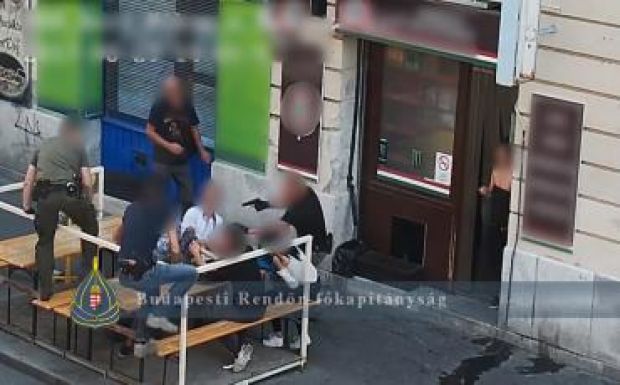 Mint az akciófilmekben: így csaptak le a magyar rendőrök egy drogdílerre