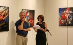 Létezésünk lényegéről, az úton-létről nyílt tárlat a csíkszeredai Megyeháza Galériában