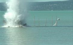 Bombát találtak a Balatonban