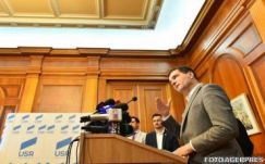 Az USR belső népszavazással dönt az alkotmánymódosítási kezdeményezésről