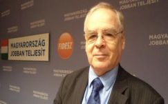 Egy fideszes EP-képviselő szerint sem Soros nyomja a gombot Brüsszelben