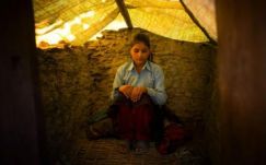 Betiltják Nepálban a menstruáló nők elszigetelését