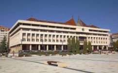 A belügyi civil alkalmazottak 15 százalékos béremelése a prefektúrák dolgozóinak is jár