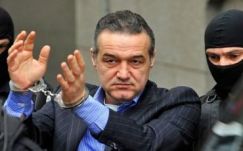 Visszaküldenék a börtönbe Gigi Becali üzletembert