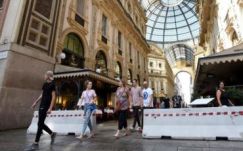 Betontömbökkel, kordonokkal és virágládákkal védik az olasz városok központjait