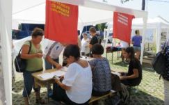 Megkezdődött a beiratkozás a katolikus gimnáziumba, a tüntetés folytatódik