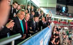 Putyin az ellene tiltakozókat is végignézte a budapesti arénában