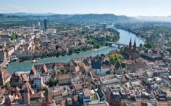Még több külföldi munkavállalót szeretne három svájci város