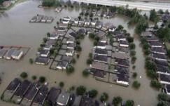 Rendőrnek öltözött fegyveresek fosztogatnak Houstonban