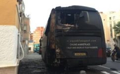 Felgyújtották a Vueltán részt vevő egyik csapat buszát