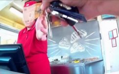 FRISSÍTVE - „Nem szolgálták ki, mert román” – lecsap a fogyasztóvédelem a Kauflandra