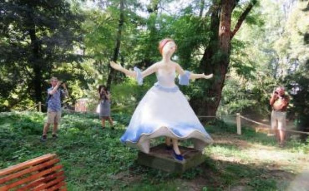 AWAKE fesztivál: nagy a sürgés-forgás a Teleki-kastély parkjában