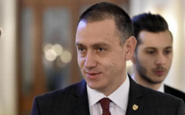 Változások a kormányban: védelmi miniszter lesz a gazdasági tárca vezetője