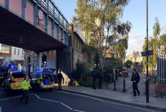 Őrizetbe vettek egy 18 éves férfit a londoni metrómerénylettel összefüggésben