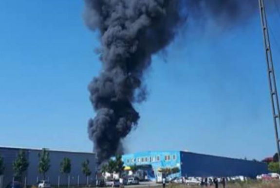 Tűz ütött ki egy szászrégeni bútorgyár festőrészlegén