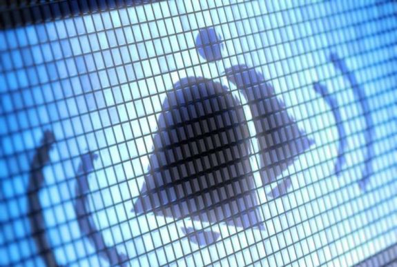 Hivatalos: mobiltelefonos riasztórendszert dolgoz ki a kormány