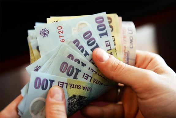 Arra kötelezné a kormány a cégeket, hogy emelje meg a bruttó béreket