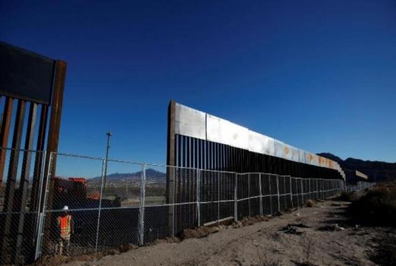 Kalifornia állam beperelte Trumpot a tervezett mexikói határfal miatt