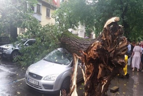 Összefoglaló: ismét emberéleteket követelt a vihar Romániában
