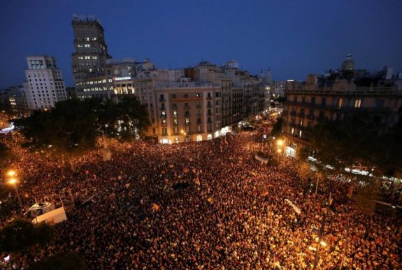 Negyvenezren tiltakoztak Barcelona utcáin a„szükségállapot” ellen