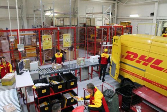 Piszok lassú a DHL futárszolgálat Romániában, de legalább nagyon drága