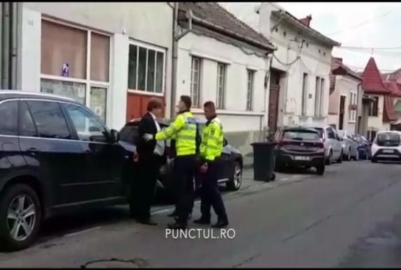 Hatósági felügyelet alá helyezték Dr. Benedek Imrét, miután felpofozott egy rendőrt