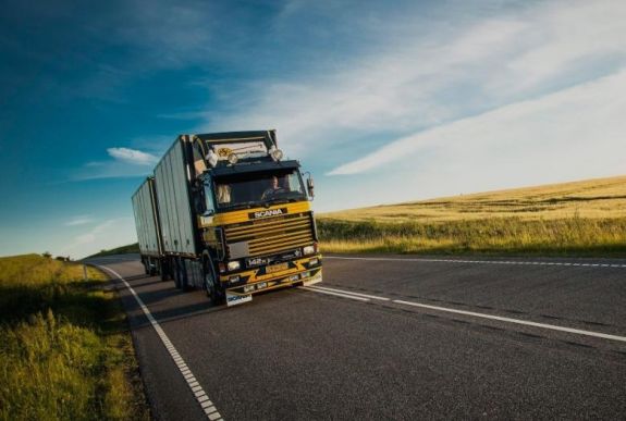 Az Európai Bizottság 880 millió euróra büntette a Scaniát