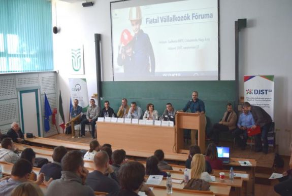Fiatalokat buzdítottak vállalkozásra Csíkszeredában