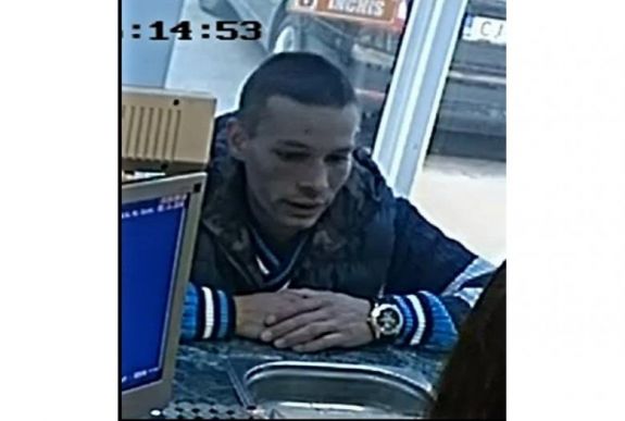 Nagyon keresi a rendőrség ezt a fiatalembert, bárkit átverhet
