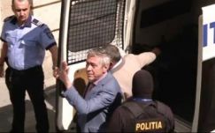 Pénzlenyúlás a biztosítónál: az embertelenség a korrupciónál is felháborítóbb