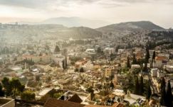 Drótkötélpályás felvonót építenek a zarándokúthoz Názáretnél