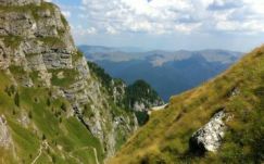 FRISSÍTVE: Szakadékba zuhant egy nő a Bucsecs-hegységben