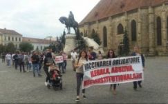 Az oltások kötelezővé tétele ellen tiltakoztak Kolozsváron