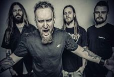 Turnébuszban erőszakolhattak meg egy nőt egy deathmetal zenekar tagjai