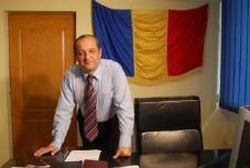 Bukarestig gyalogol a kiskapusi polgármester – az ivóvízgondokra hívja fel a figyelmet