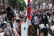 Donald Trump aláírta a fehér fajgyűlölőket elítélő kongresszusi határozatot