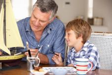 Az idősebb apák gyerekei kevesebb utódot nemzenek egy kutatás szerint