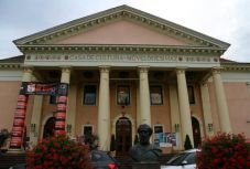 Színházi csomópont: rajtol a dráMA9 kortárs színházfesztivál Székelyudvarhelyen