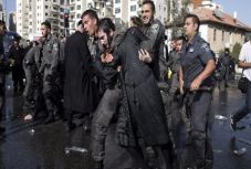 Ultraortodox tüntetők csaptak össze a rendőrökkel Jeruzsálemben