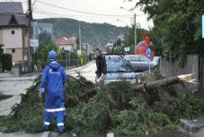 Beszterce-Naszód megye: ketten meghaltak, 17-en megsérültek a viharban