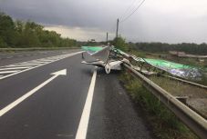 Százával sérültek meg az útjelző táblák