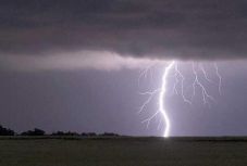 Villámcsapás következtében elhunyt két személy