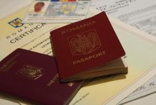 Másképp juthatnak ezentúl román állampolgársághoz a kiskorúak