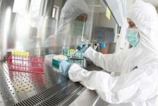 A védelmi minisztérium hatáskörébe kerül az országos oltóanyag-gyártó intézet