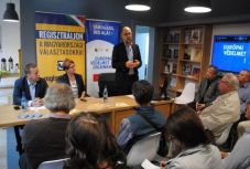 „Karnyújtásnyira az emberektől” – magyar ügyintéző iroda nyílt Kolozsvár szívében