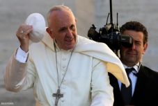 Ferenc pápa bővítené a migrációs útvonalakat
