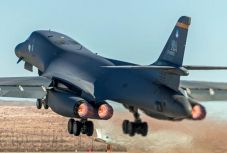 Nő a feszültség: amerikai nehézbombázók Észak-Korea partjainál