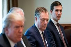 Trump főtanácsadója magán-emailt használt hivatalos ügyek bonyolítására a Fehér Házban