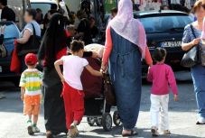 Hetvenötezer menekült jut lakáshoz és munkához Olaszországban 