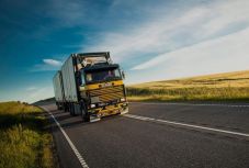 Az Európai Bizottság 880 millió euróra büntette a Scaniát